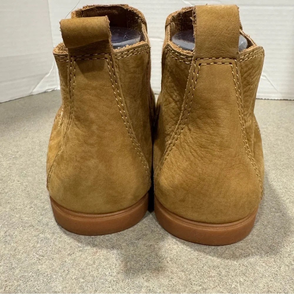 Kodiak Women’s Chelsea Low-Rider Tan Suede Ankle Boots
